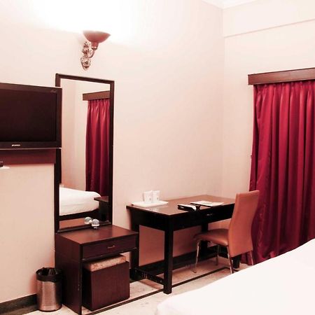 The Down Town Hotel Hyderabad Eksteriør bilde