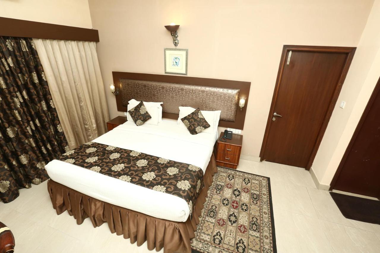 The Down Town Hotel Hyderabad Eksteriør bilde
