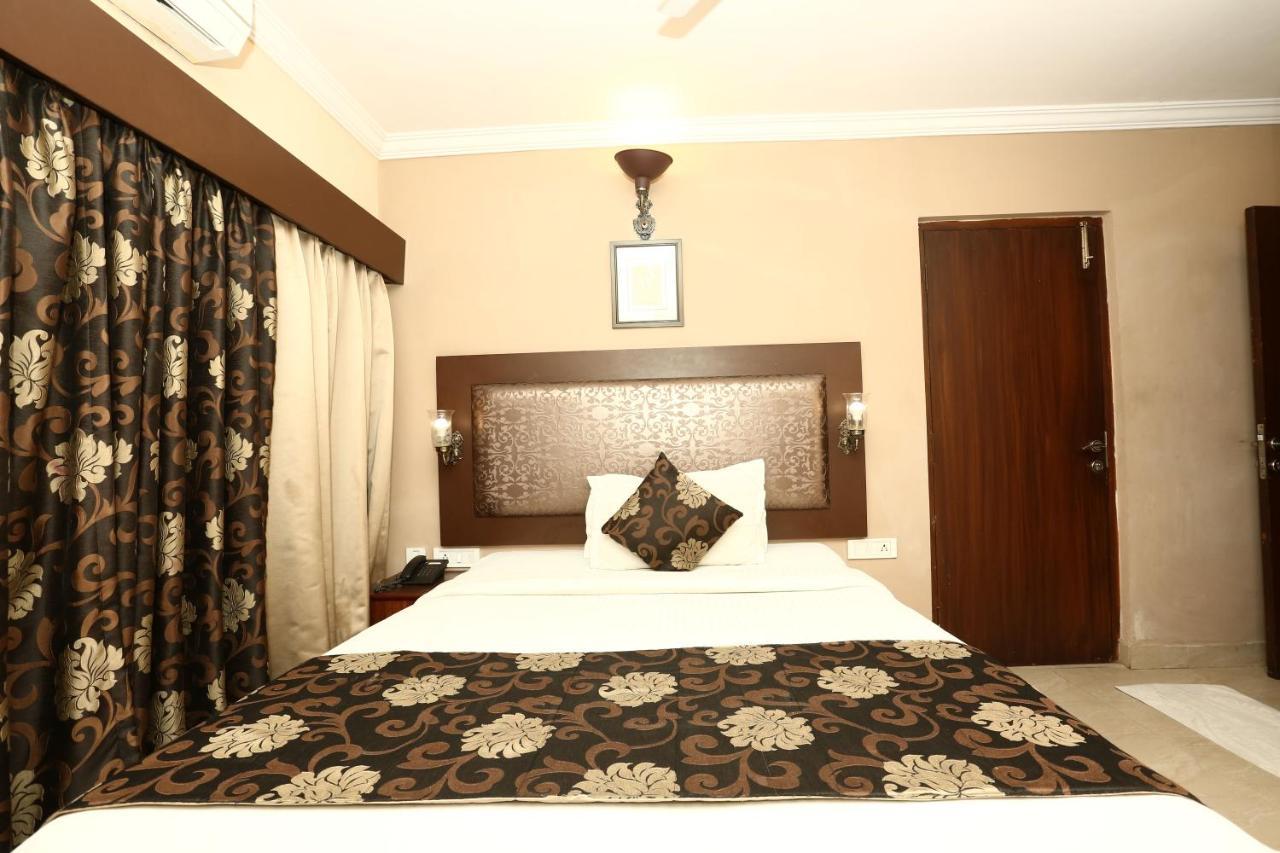 The Down Town Hotel Hyderabad Eksteriør bilde
