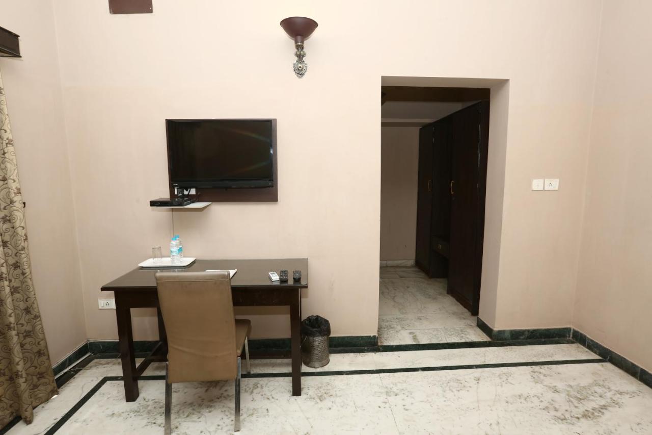The Down Town Hotel Hyderabad Eksteriør bilde