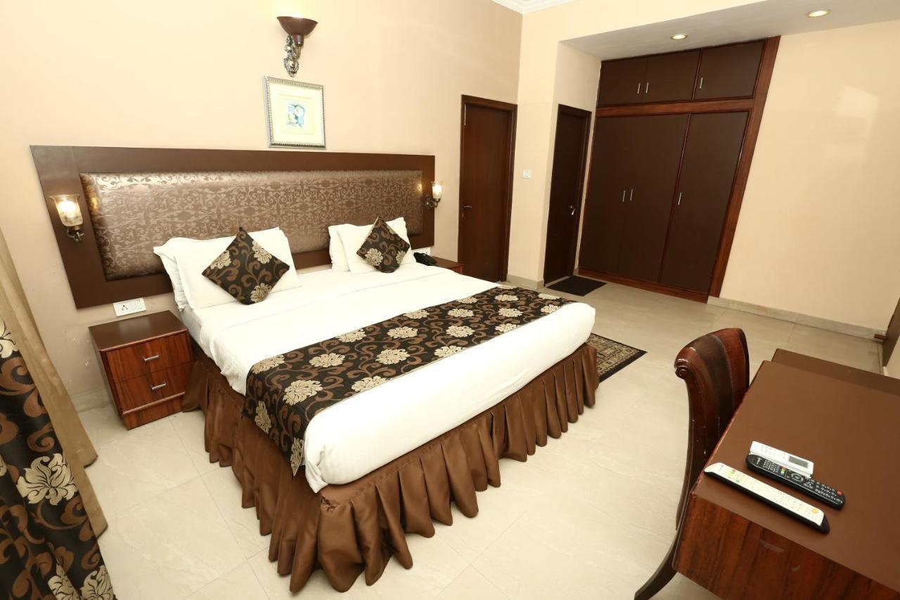 The Down Town Hotel Hyderabad Eksteriør bilde